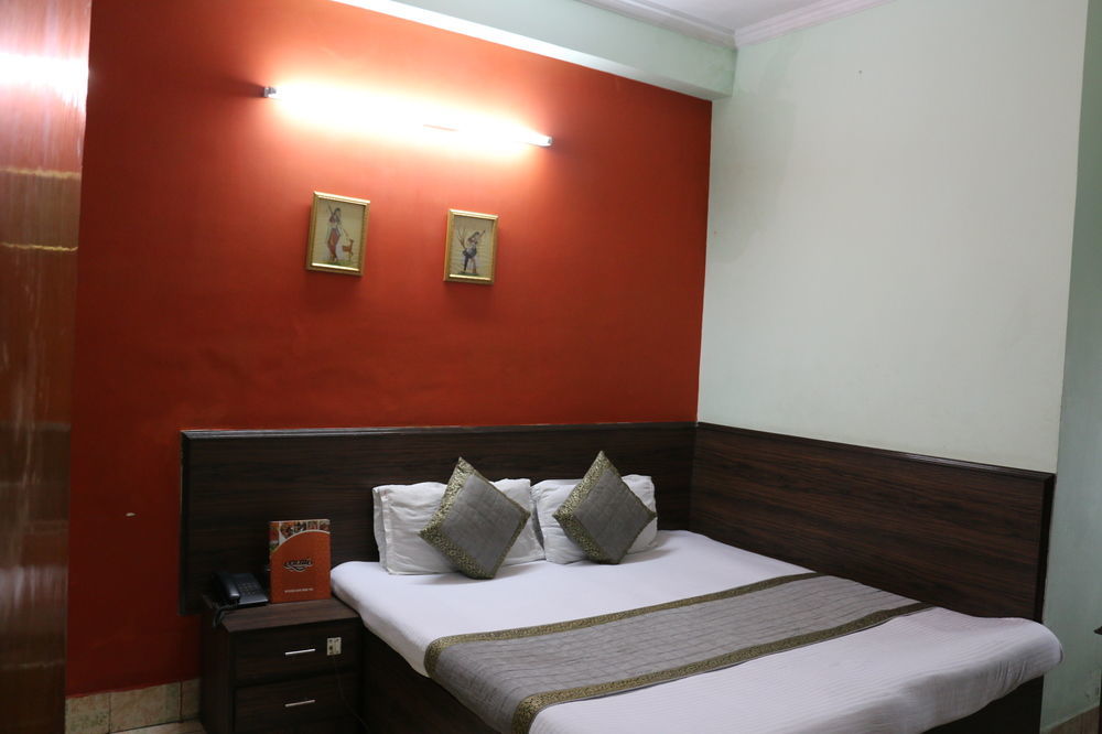 Palace Deluxe Hotel 3*