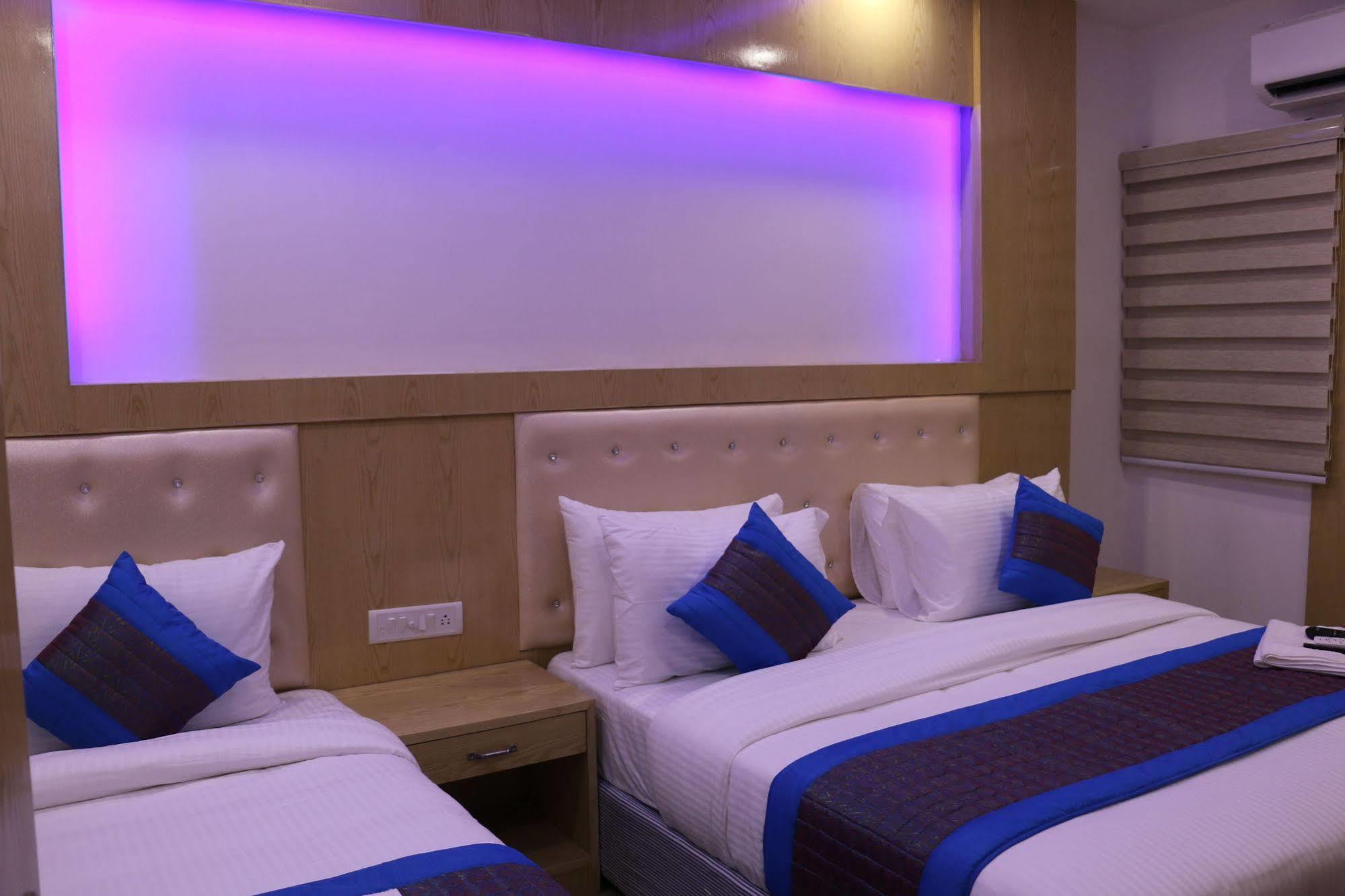 Palace Deluxe Hotel