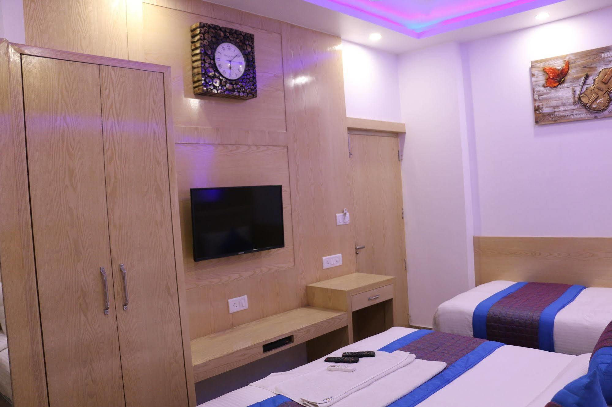 Palace Deluxe Hotel New Delhi