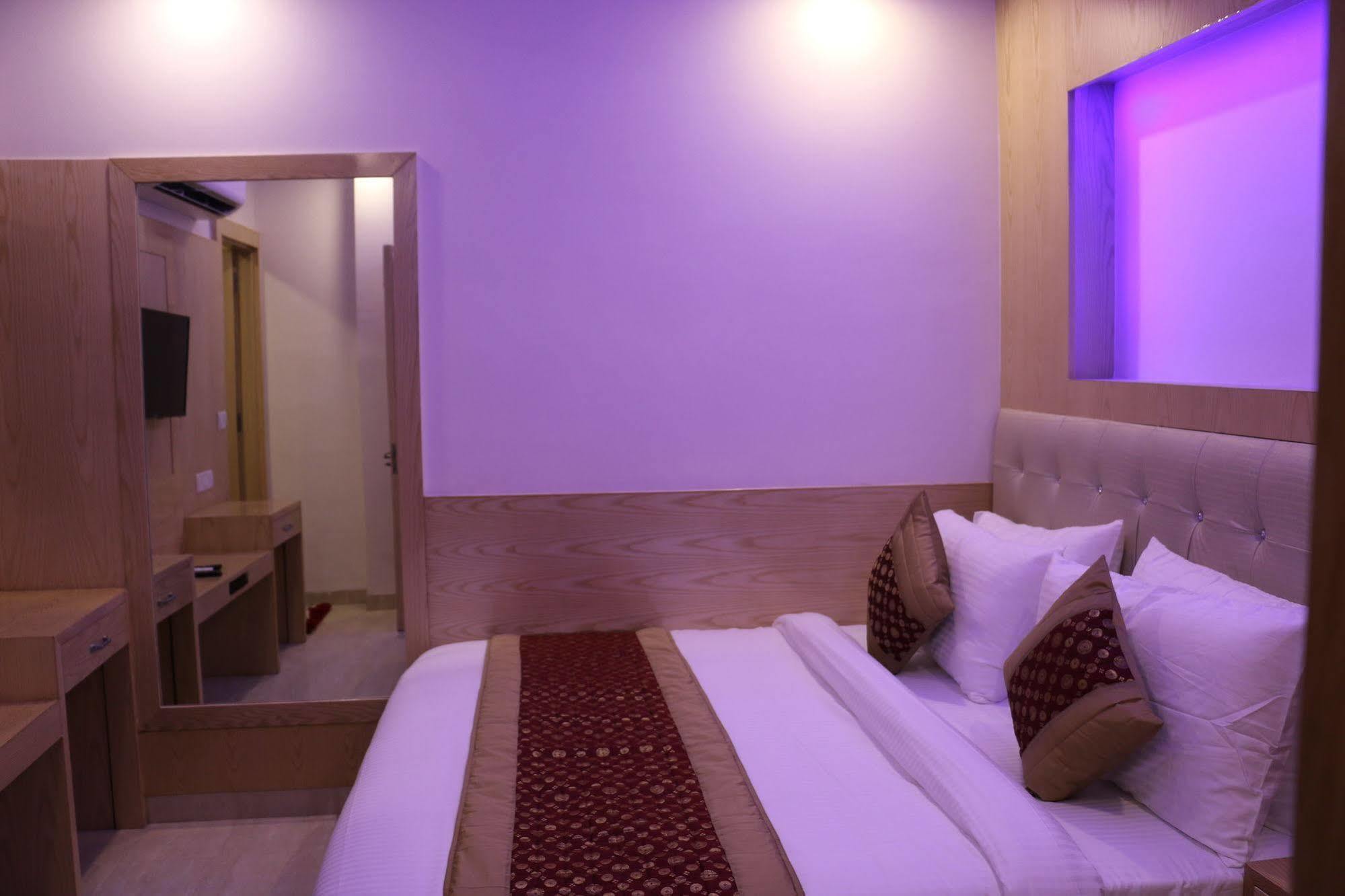Hotel Palace Deluxe New Delhi