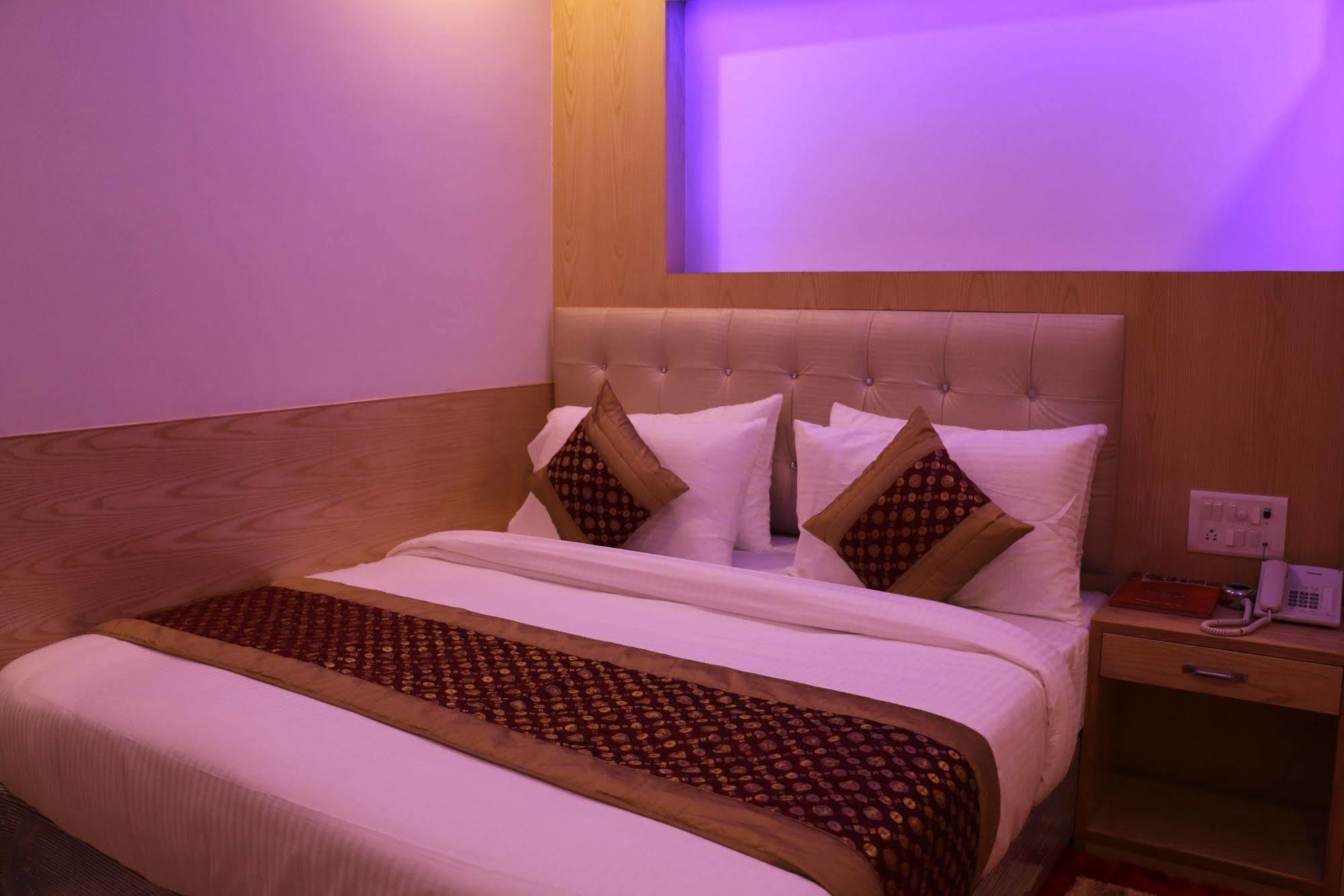 Palace Deluxe 3* New Delhi