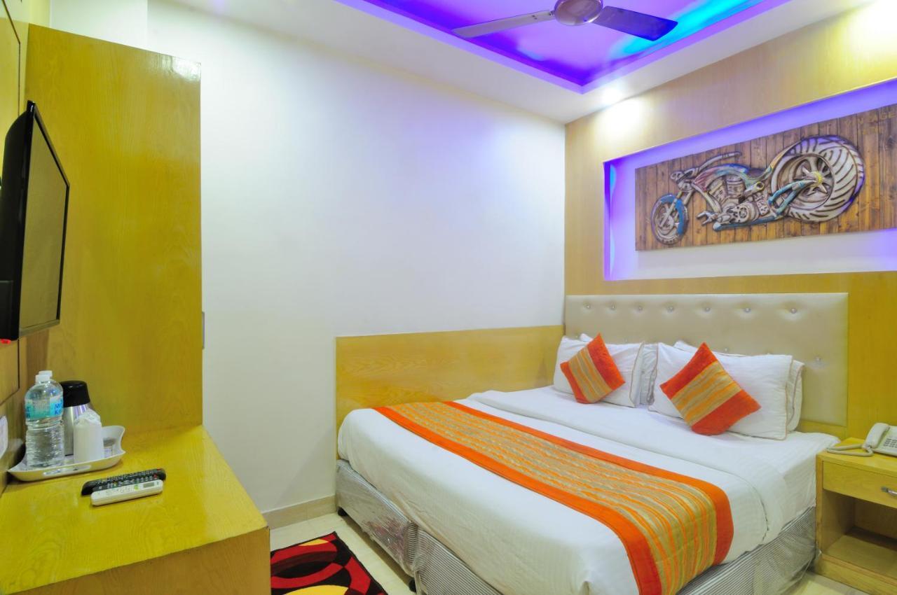 Palace Deluxe Hotel 3*