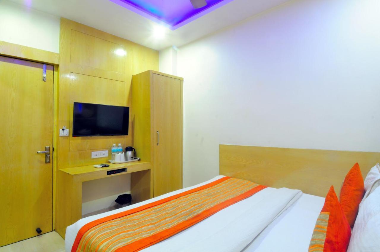 Palace Deluxe Hotel 3*