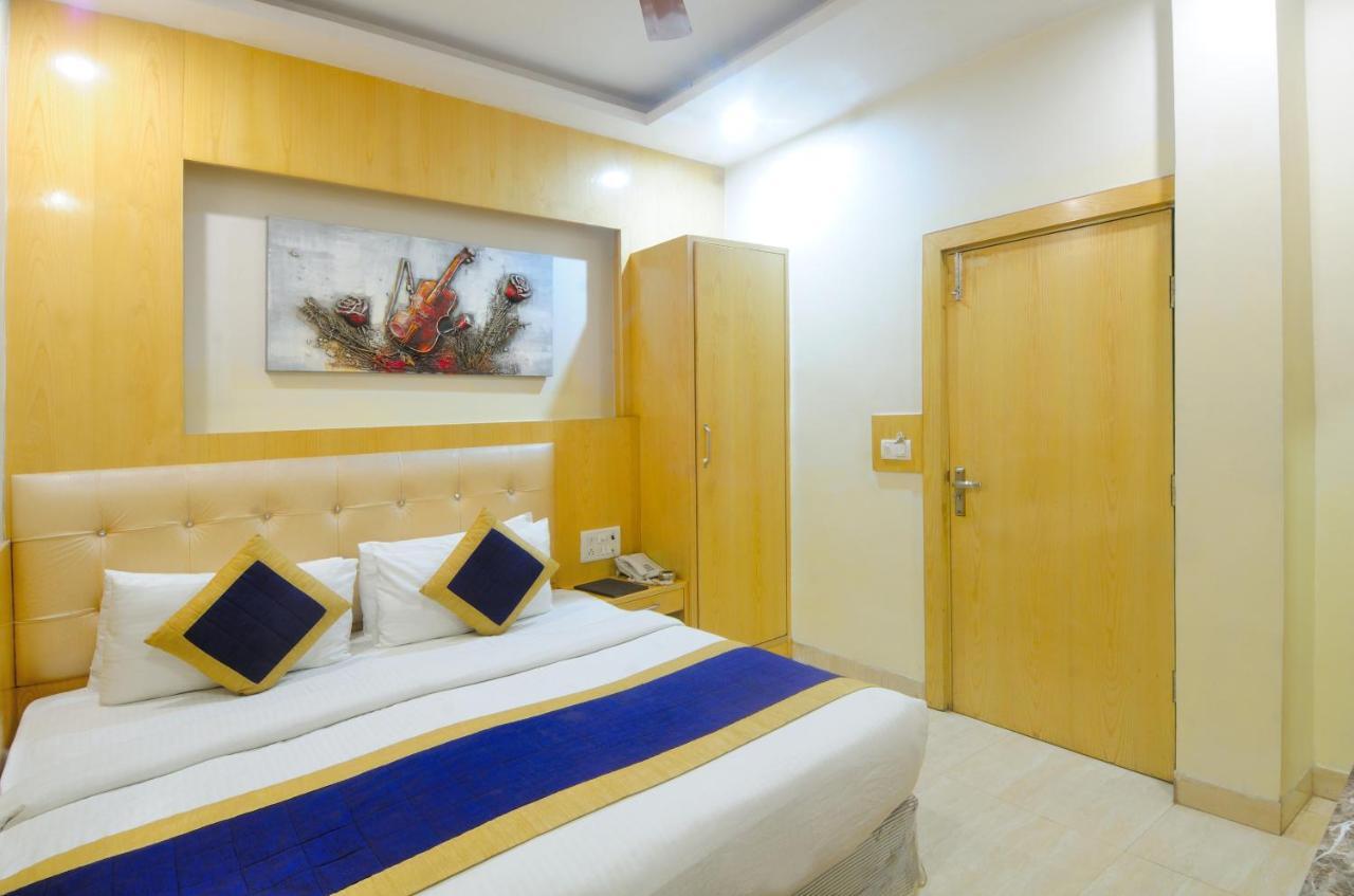 Palace Deluxe Hotel 3*