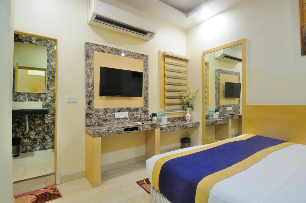 Palace Deluxe 3* New Delhi