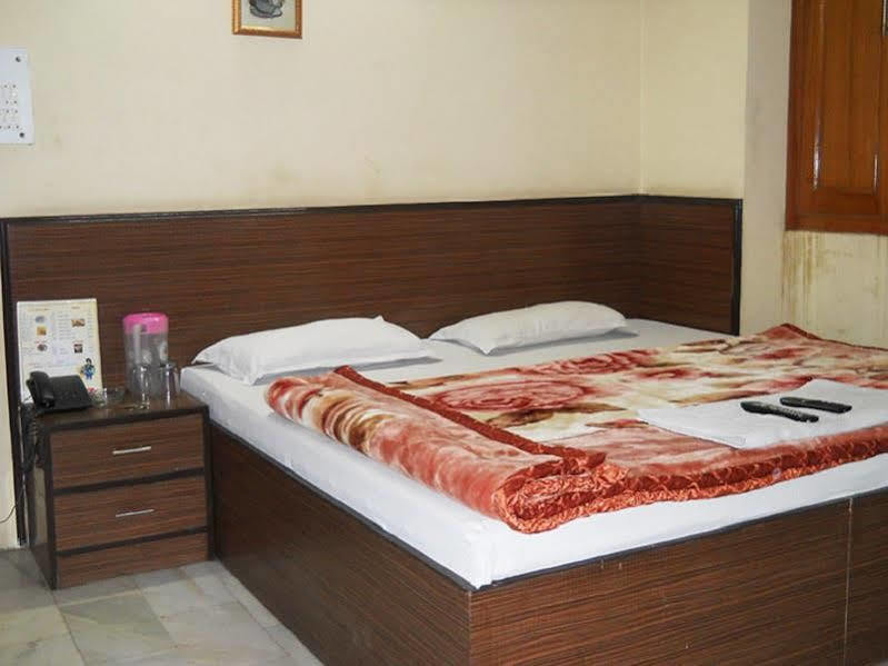 Palace Deluxe -